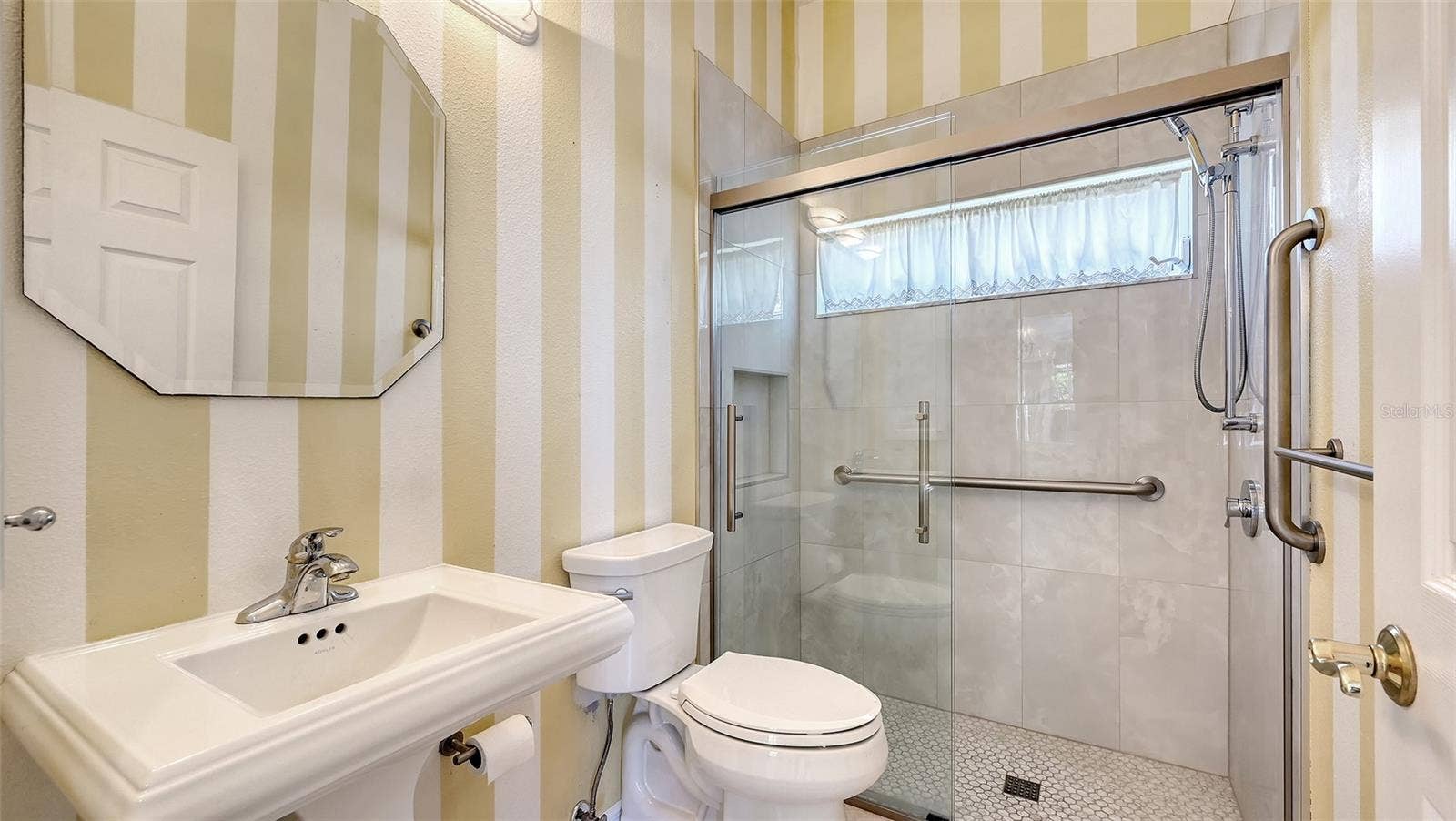 335 PARK TRACE BOULEVARD, Osprey, FL 34229 Guest bath with walk in shower