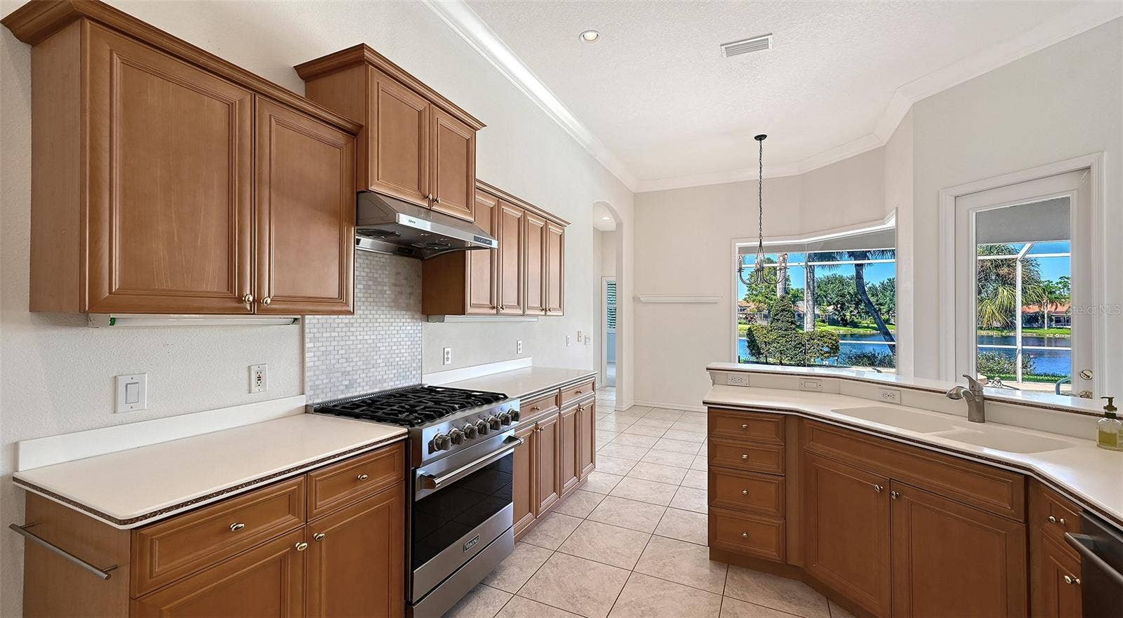 335 PARK TRACE BOULEVARD, Osprey, FL 34229 New Viking Gas Range