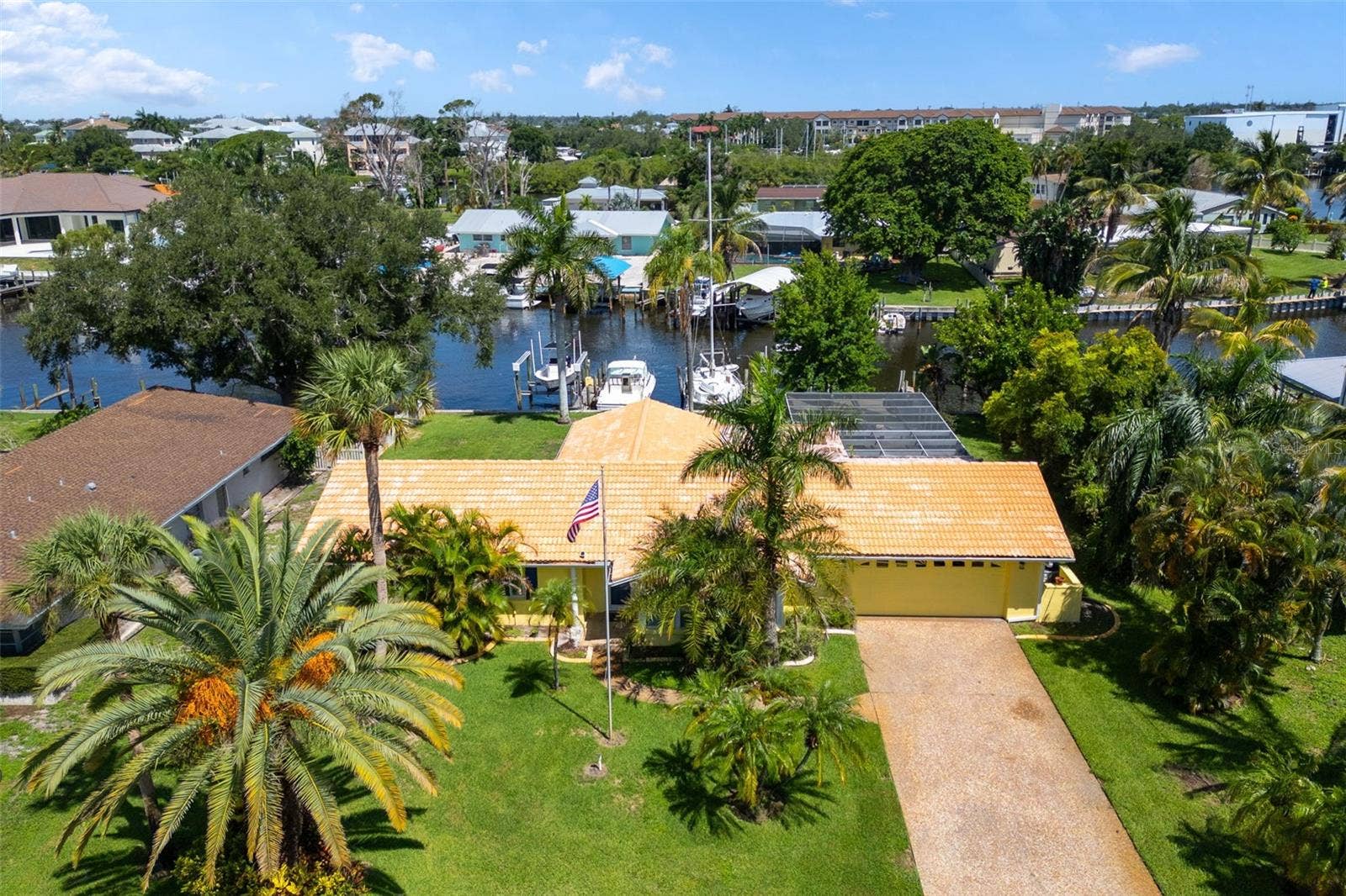 133 HOLLY AVENUE, Sarasota, FL 34243 133 HOLLY AVENUE, Sarasota, FL 34243