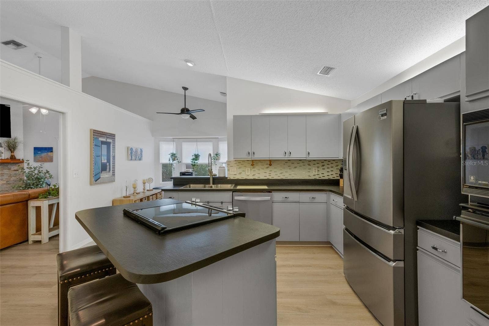 6104 NICOLE DRIVE, Sarasota, FL 34243 6104 NICOLE DRIVE, Sarasota, FL 34243