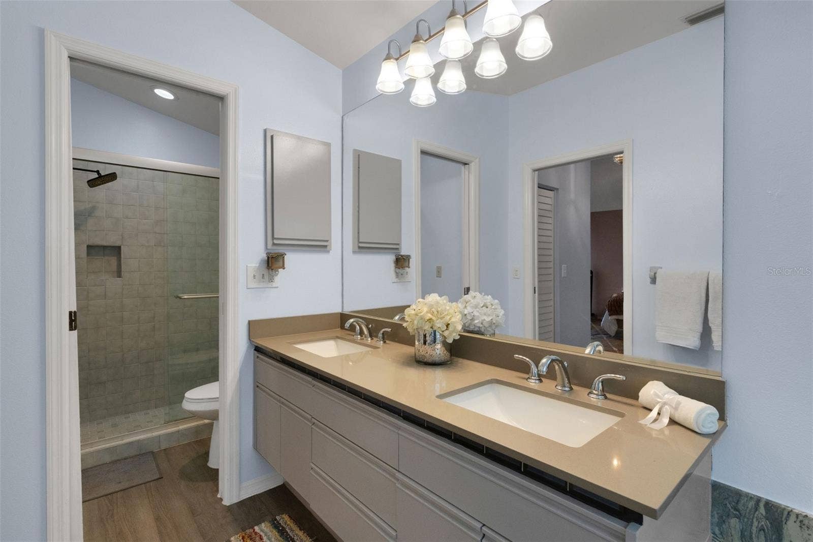 6104 NICOLE DRIVE, Sarasota, FL 34243 6104 NICOLE DRIVE, Sarasota, FL 34243