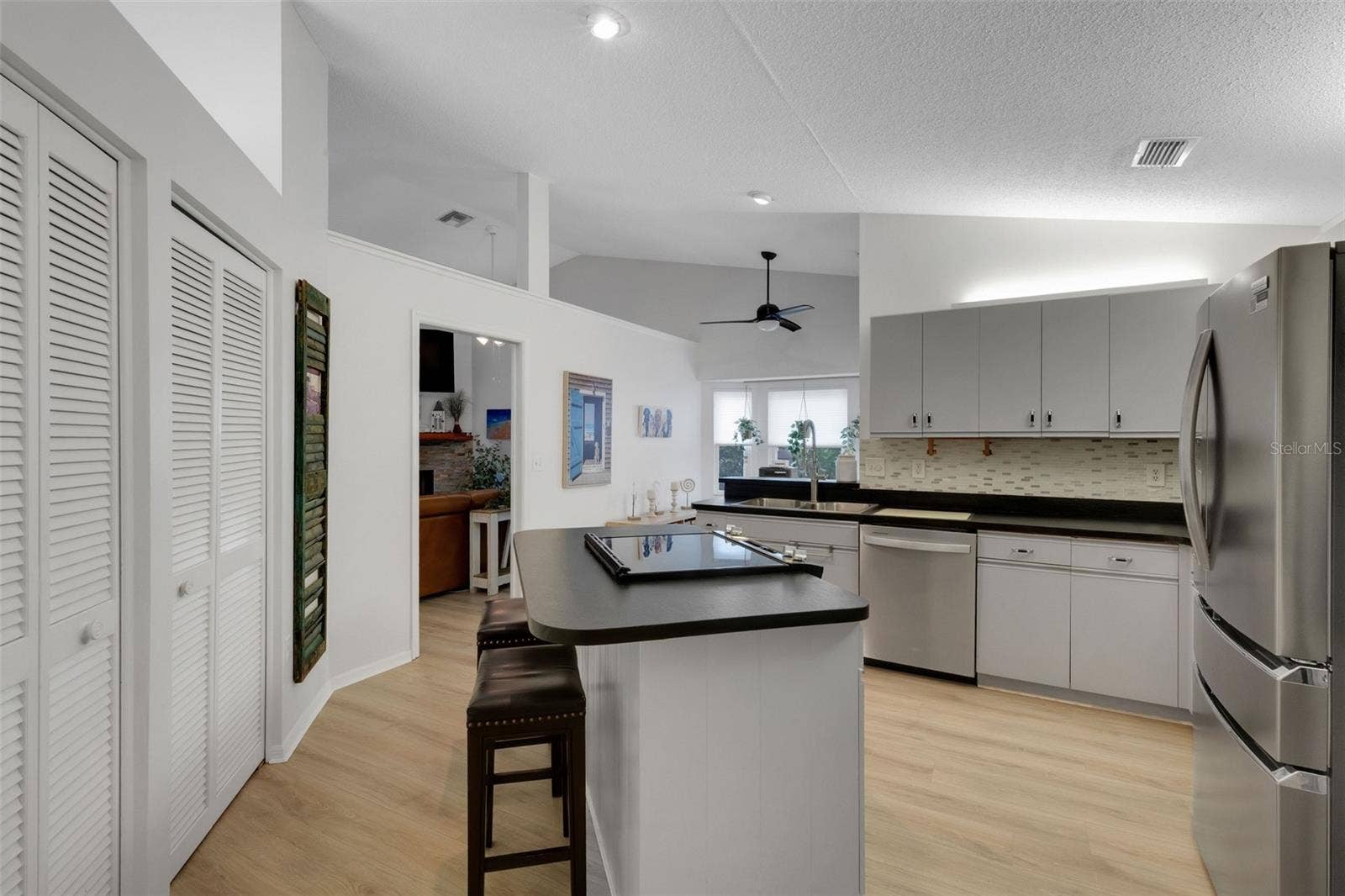6104 NICOLE DRIVE, Sarasota, FL 34243 6104 NICOLE DRIVE, Sarasota, FL 34243
