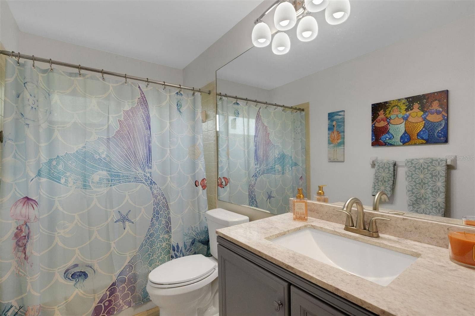 6104 NICOLE DRIVE, Sarasota, FL 34243 6104 NICOLE DRIVE, Sarasota, FL 34243