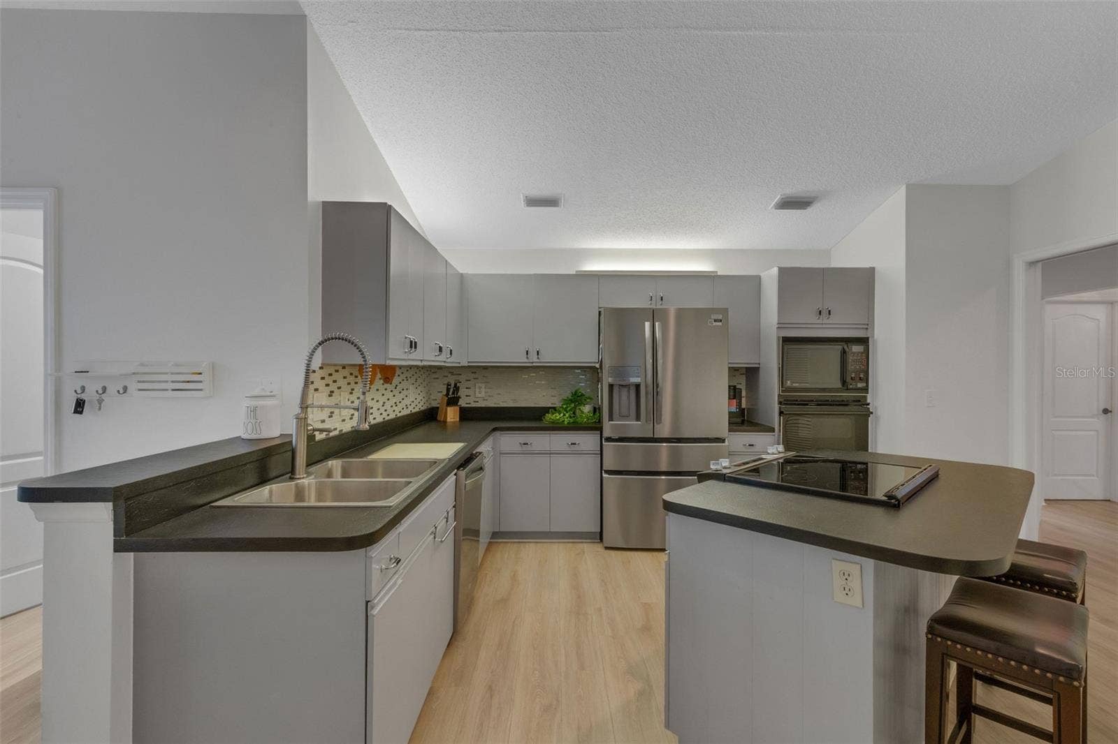 6104 NICOLE DRIVE, Sarasota, FL 34243 6104 NICOLE DRIVE, Sarasota, FL 34243
