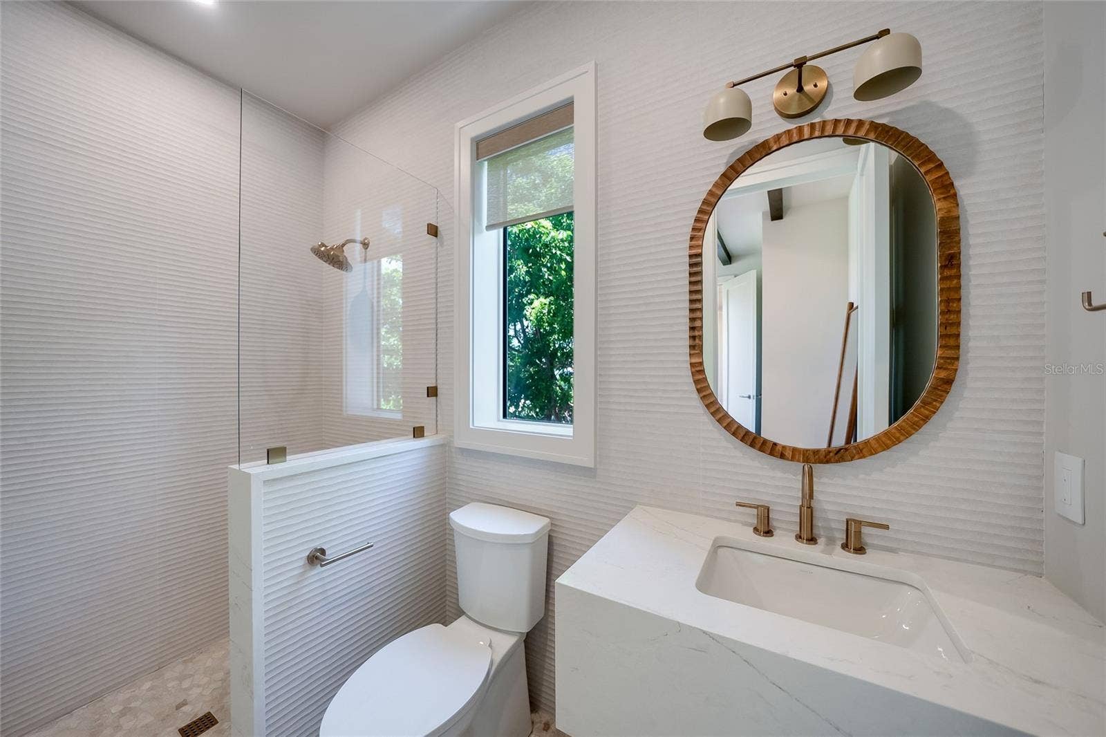 242 LAKEVIEW DRIVE, Anna Maria, FL 34216 242 LAKEVIEW DRIVE, Anna Maria, FL 34216