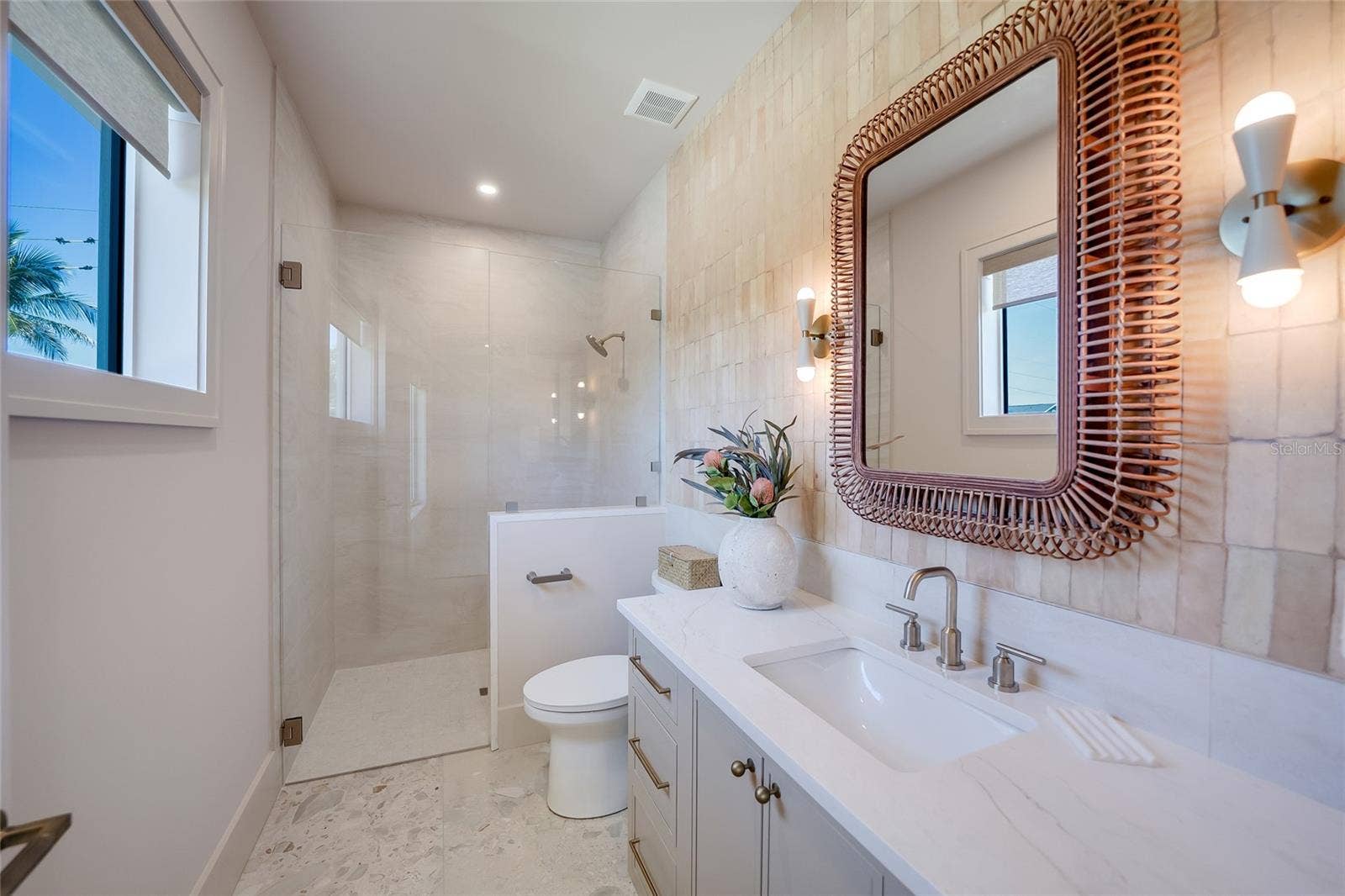 242 LAKEVIEW DRIVE, Anna Maria, FL 34216 242 LAKEVIEW DRIVE, Anna Maria, FL 34216