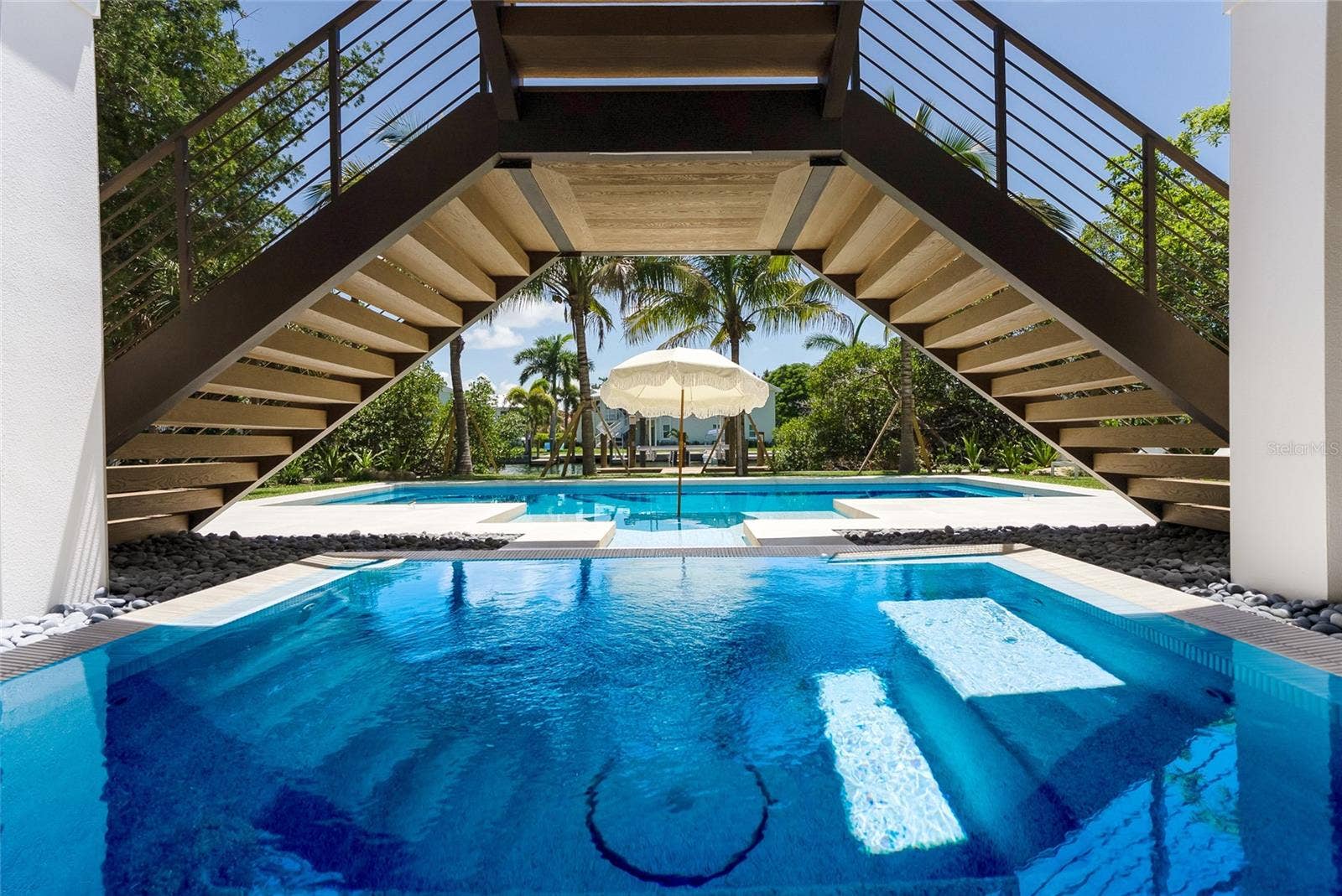 242 LAKEVIEW DRIVE, Anna Maria, FL 34216 242 LAKEVIEW DRIVE, Anna Maria, FL 34216