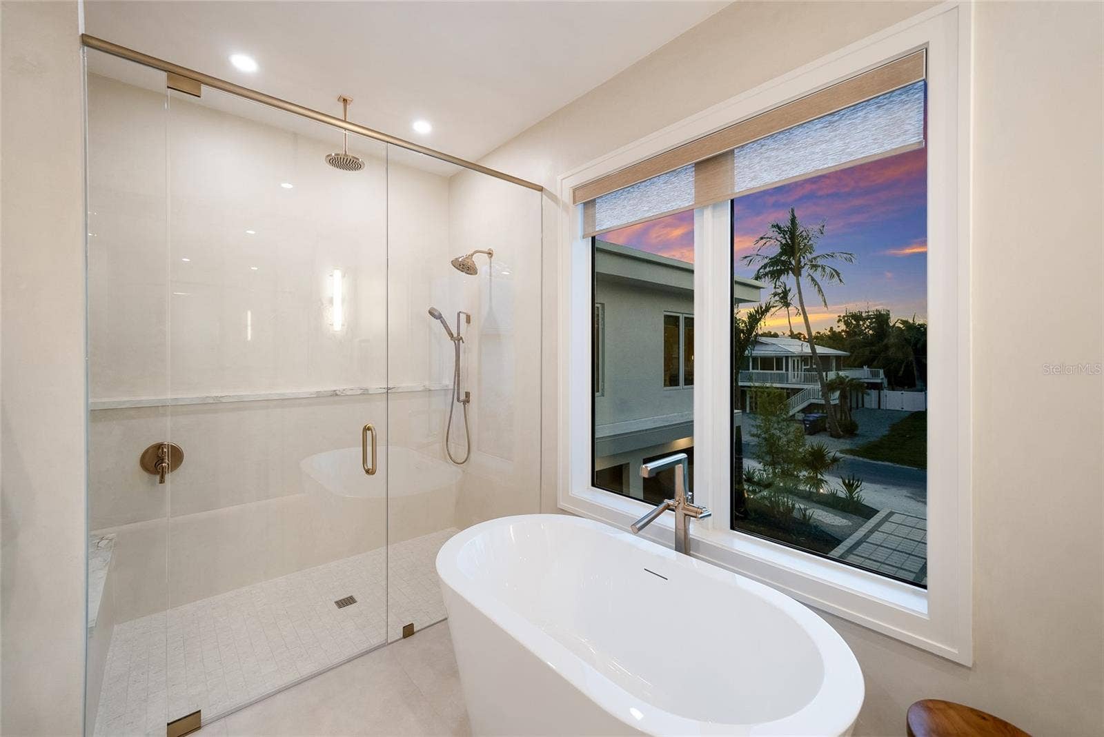 242 LAKEVIEW DRIVE, Anna Maria, FL 34216 242 LAKEVIEW DRIVE, Anna Maria, FL 34216