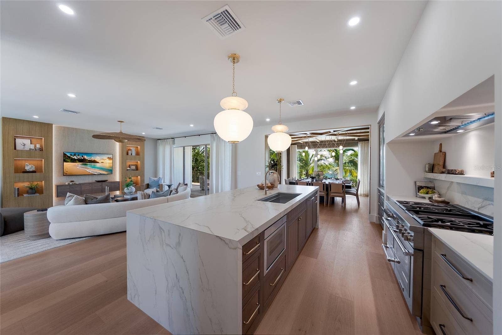 242 LAKEVIEW DRIVE, Anna Maria, FL 34216 242 LAKEVIEW DRIVE, Anna Maria, FL 34216