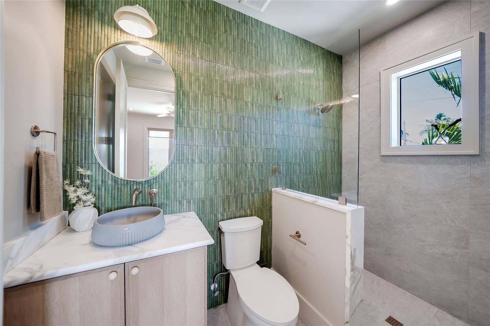 242 LAKEVIEW DRIVE, Anna Maria, FL 34216 242 LAKEVIEW DRIVE, Anna Maria, FL 34216