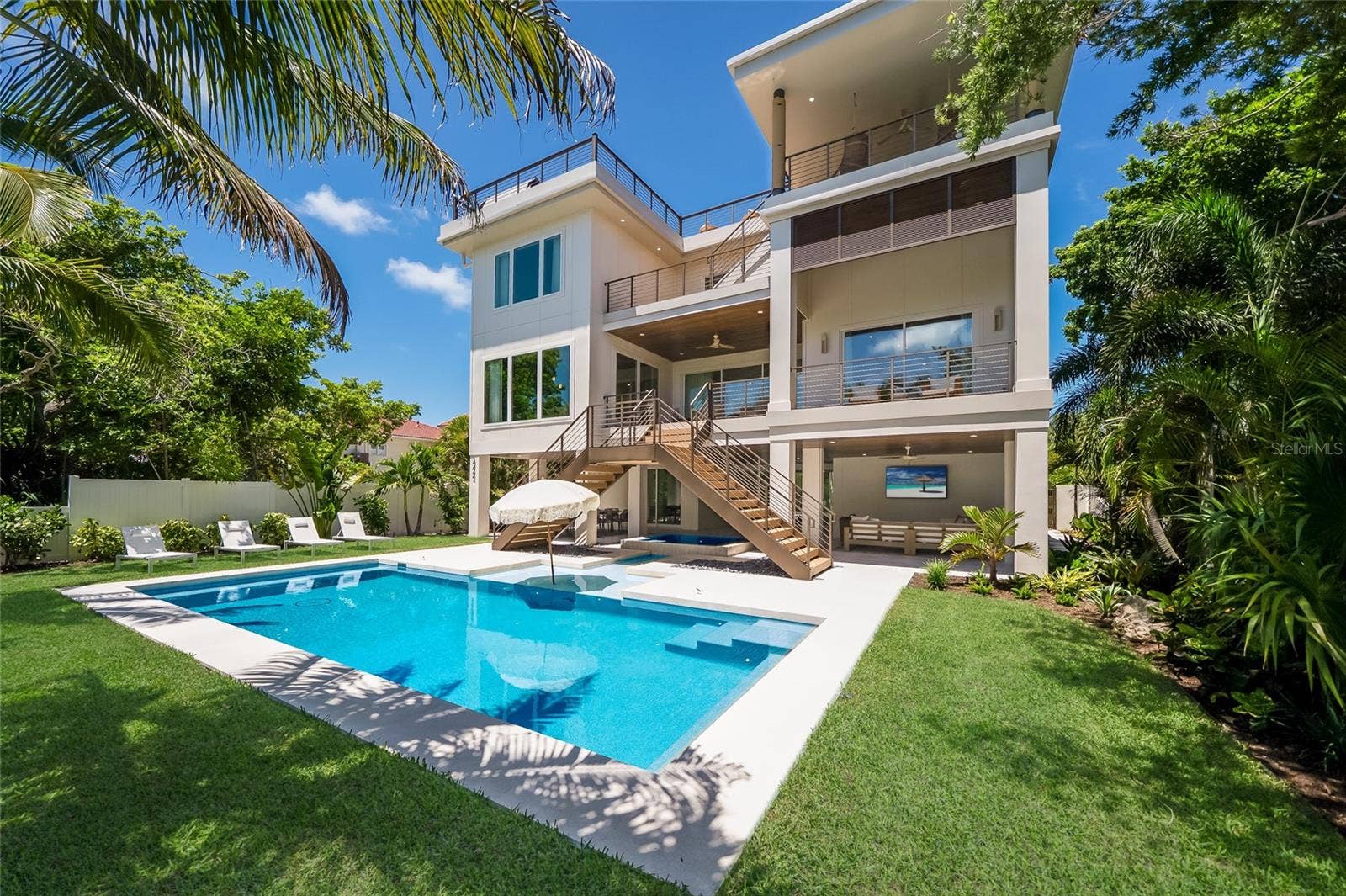 242 LAKEVIEW DRIVE, Anna Maria, FL 34216 242 LAKEVIEW DRIVE, Anna Maria, FL 34216