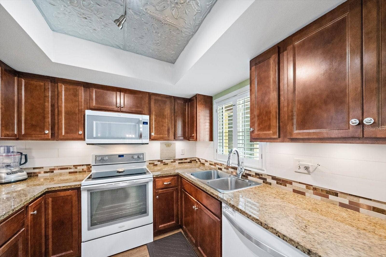 1205 56TH STREET W, Bradenton, FL 34209 Updated Kitchen