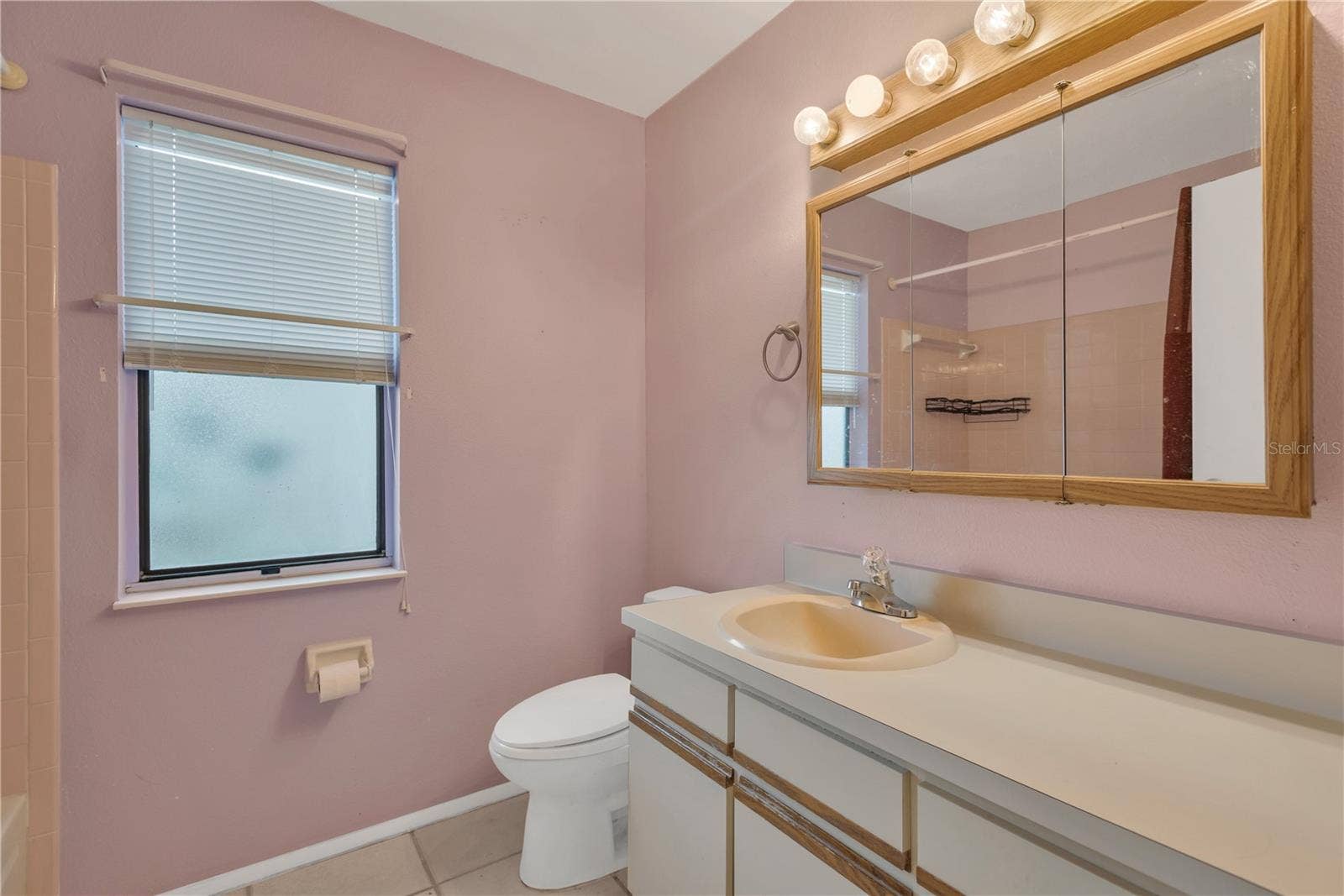 5546 34TH COURT E, Bradenton, FL 34203 Guest Bath features a tub/shower.
