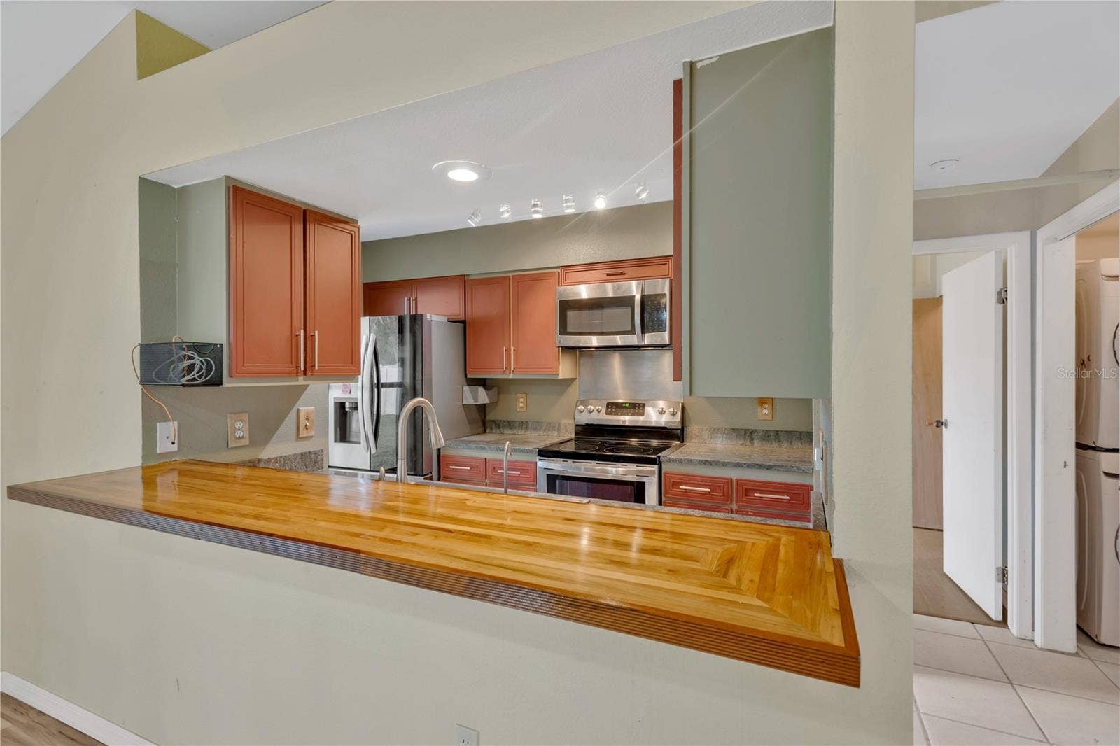 5546 34TH COURT E, Bradenton, FL 34203 Beautiful wood bar/pass through to Kitchen... ideal for day to day meals or for entertaining