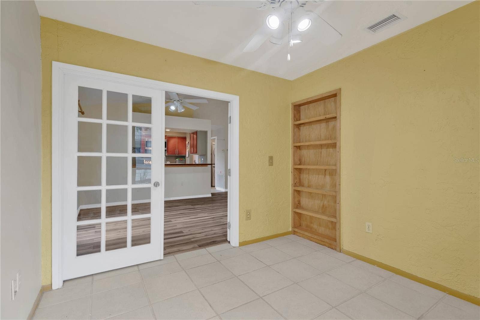 5546 34TH COURT E, Bradenton, FL 34203 Study or office with ceiling fan and built-in bookcase.