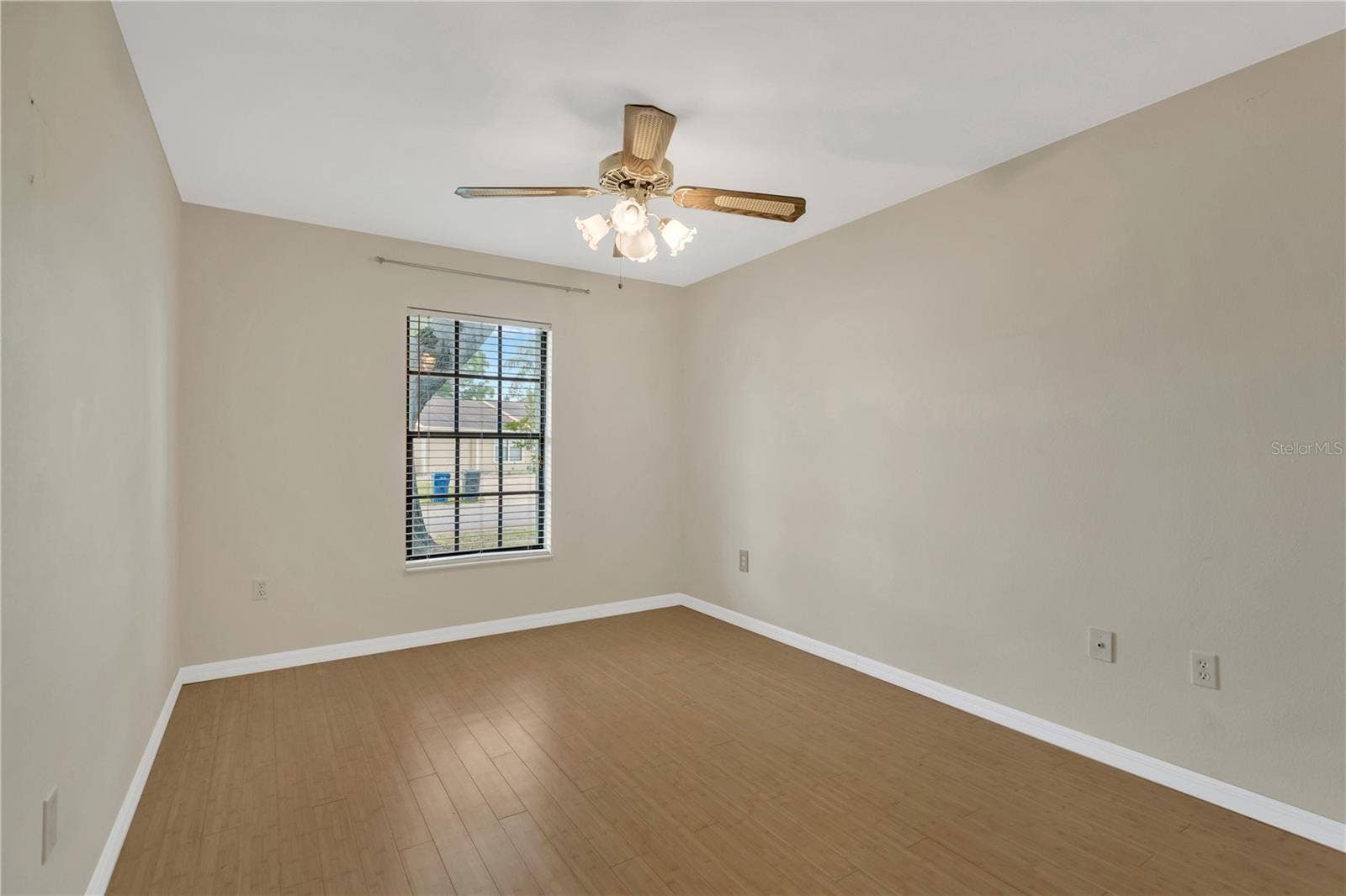 5546 34TH COURT E, Bradenton, FL 34203 Bedroom 2 with ceiling fan