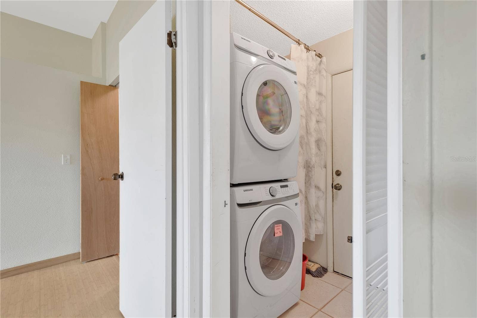 5546 34TH COURT E, Bradenton, FL 34203 Inside Laundry/Mud Room with door into 2 Car Garage.