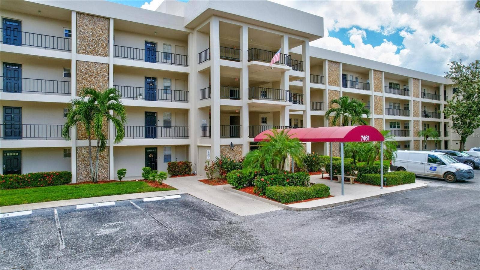 7461 W COUNTRY CLUB DRIVE N, #408, Sarasota, FL 34243