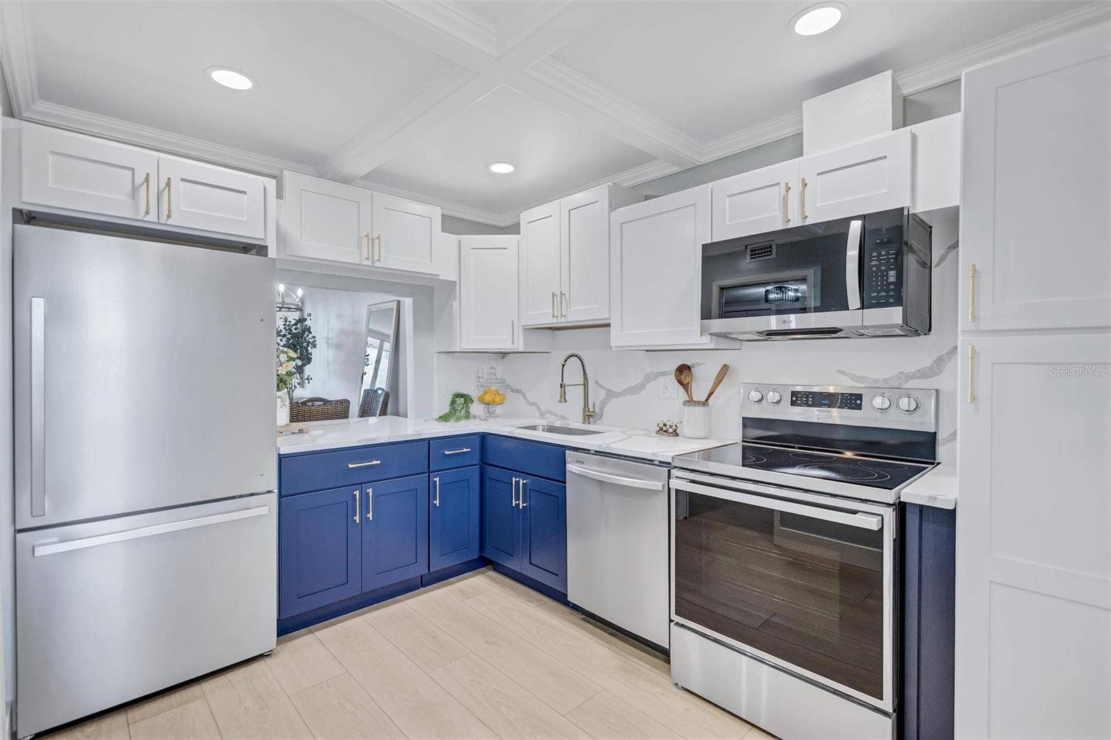7461 W COUNTRY CLUB DRIVE N, #408, Sarasota, FL 34243