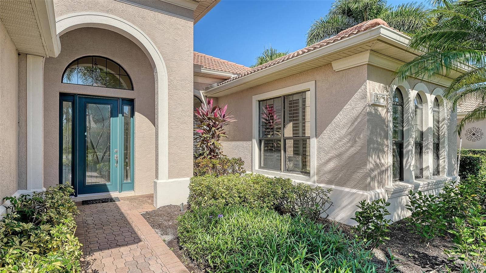 13978 SIENA LOOP, Lakewood Ranch, FL 34202 Newer hurricane impact decorative front door.