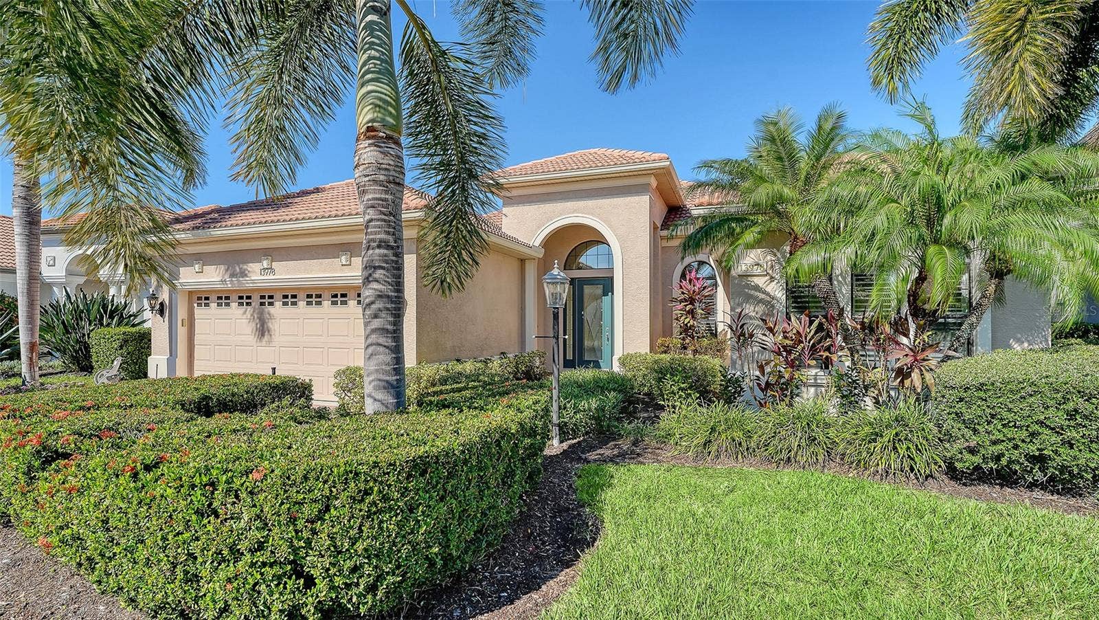 13978 SIENA LOOP, Lakewood Ranch, FL 34202 Meticulously maintained one owner home.