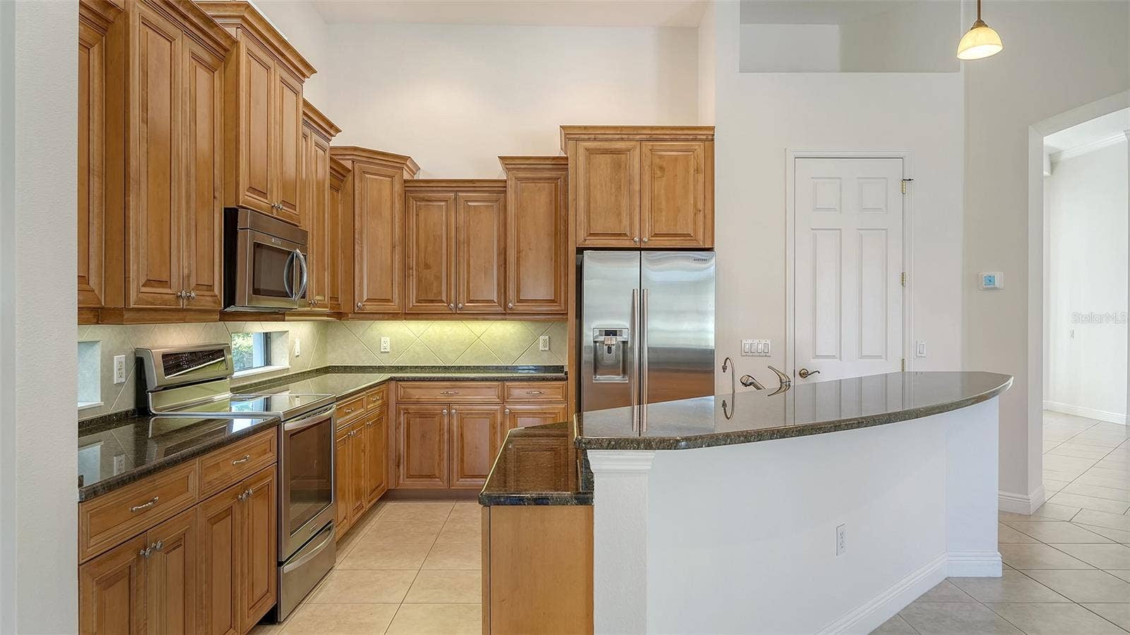 13978 SIENA LOOP, Lakewood Ranch, FL 34202 Timeless wood cabinetry
