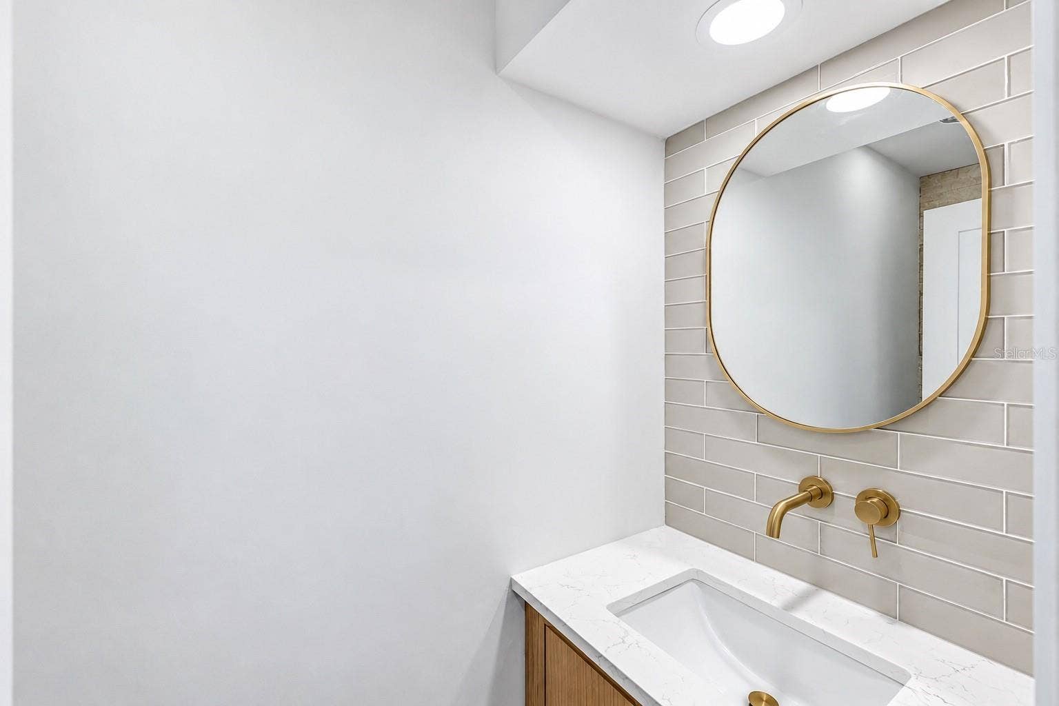 604 NORSOTA WAY, Sarasota, FL 34242 Powder bath