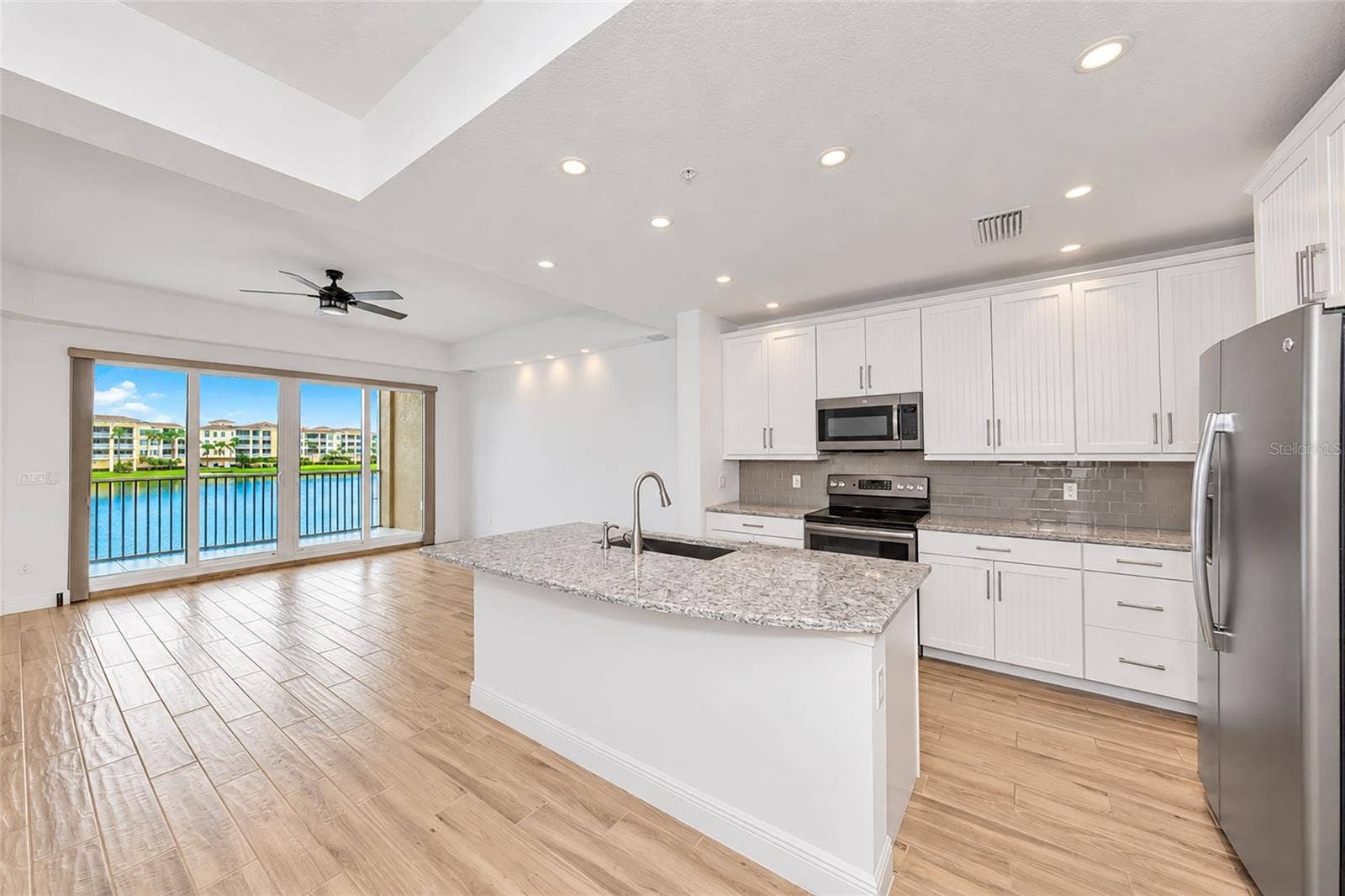 10530 BOARDWALK LOOP, #202, Bradenton, FL 34202
