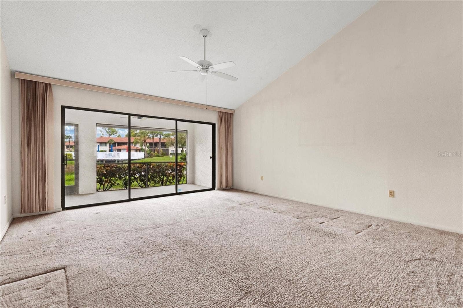 3118 WINDRUSH BOURNE, #8, Sarasota, FL 34235 living room