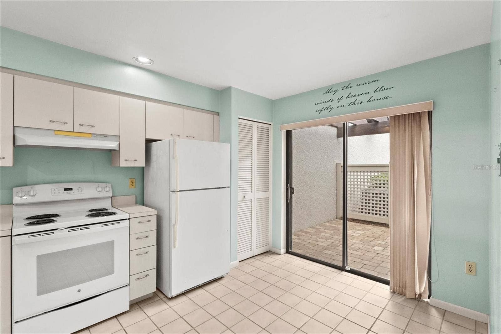 3118 WINDRUSH BOURNE, #8, Sarasota, FL 34235 kitchen