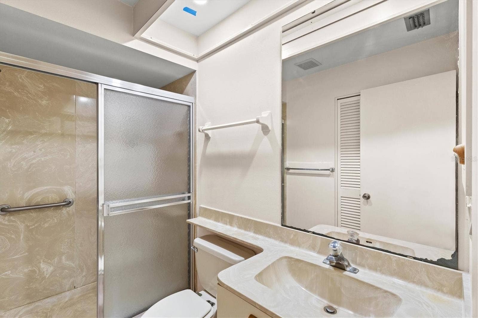 3118 WINDRUSH BOURNE, #8, Sarasota, FL 34235 Primary ensuite bathroom