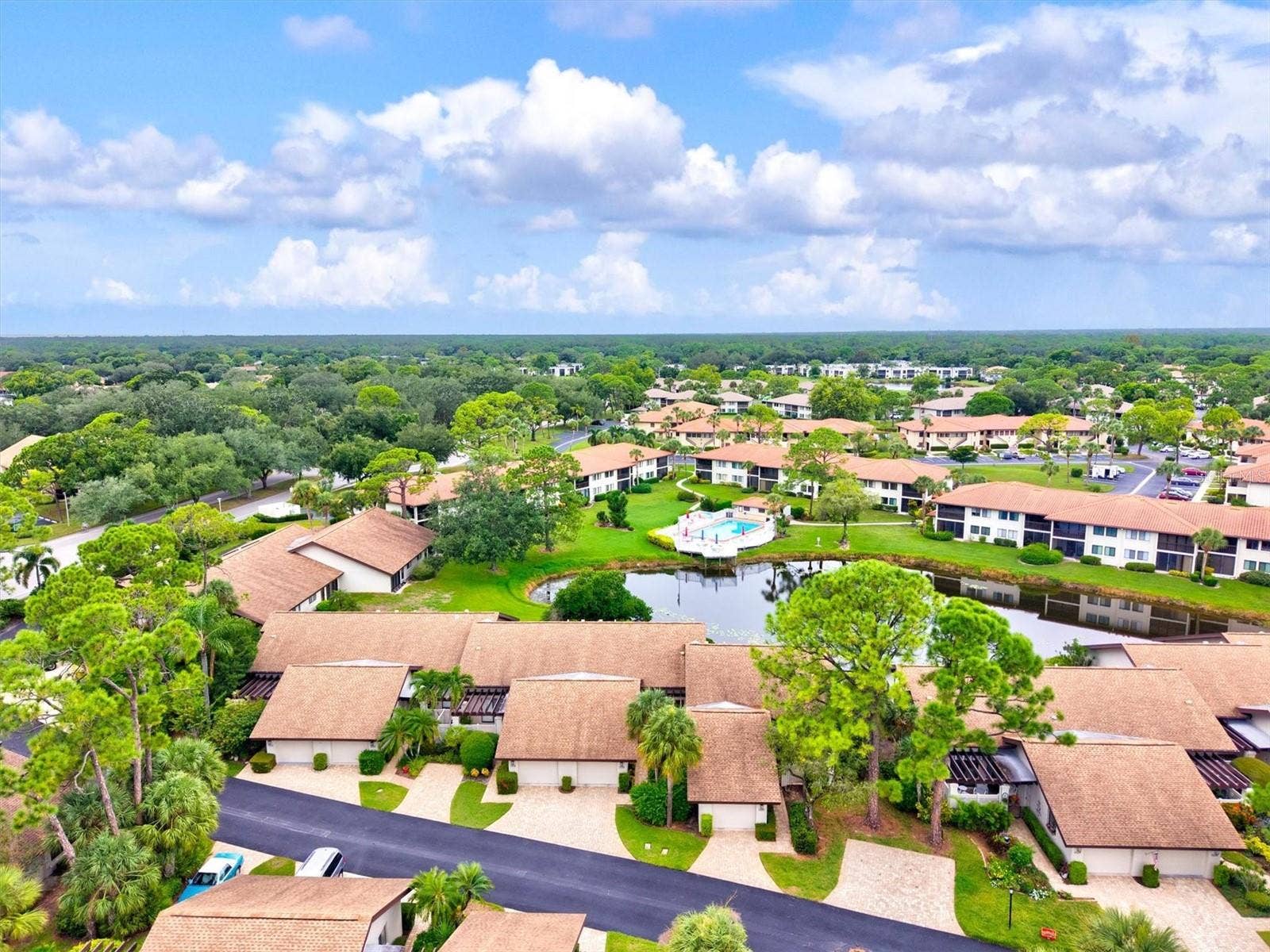 3118 WINDRUSH BOURNE, #8, Sarasota, FL 34235 3118 WINDRUSH BOURNE, #8, Sarasota, FL 34235