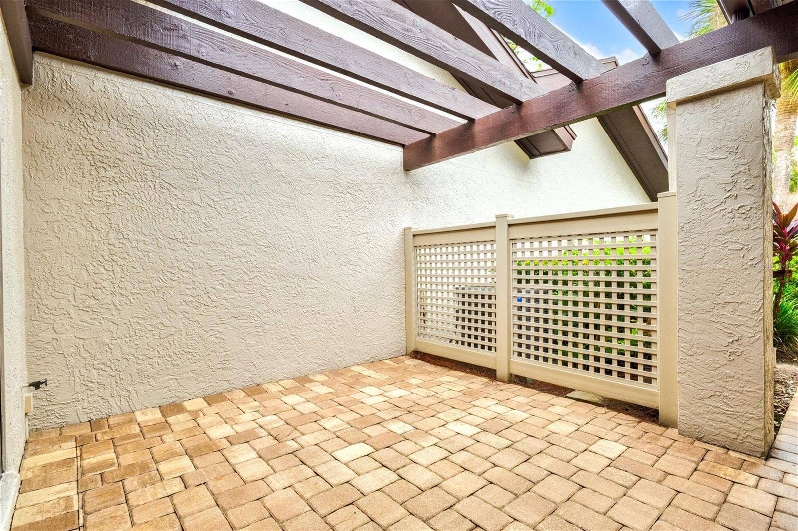 3118 WINDRUSH BOURNE, #8, Sarasota, FL 34235 Front lania