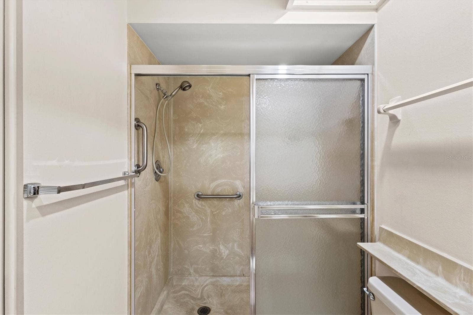 3118 WINDRUSH BOURNE, #8, Sarasota, FL 34235 Primary ensuite bathroom