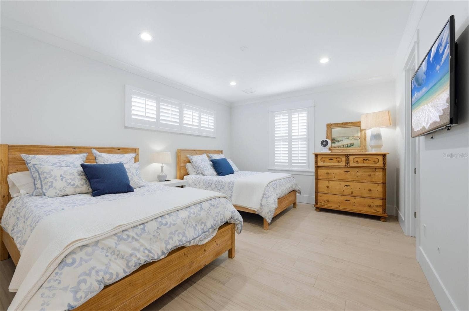 3913 ROBERTS POINT ROAD, Sarasota, FL 34242 3913 ROBERTS POINT ROAD, Sarasota, FL 34242