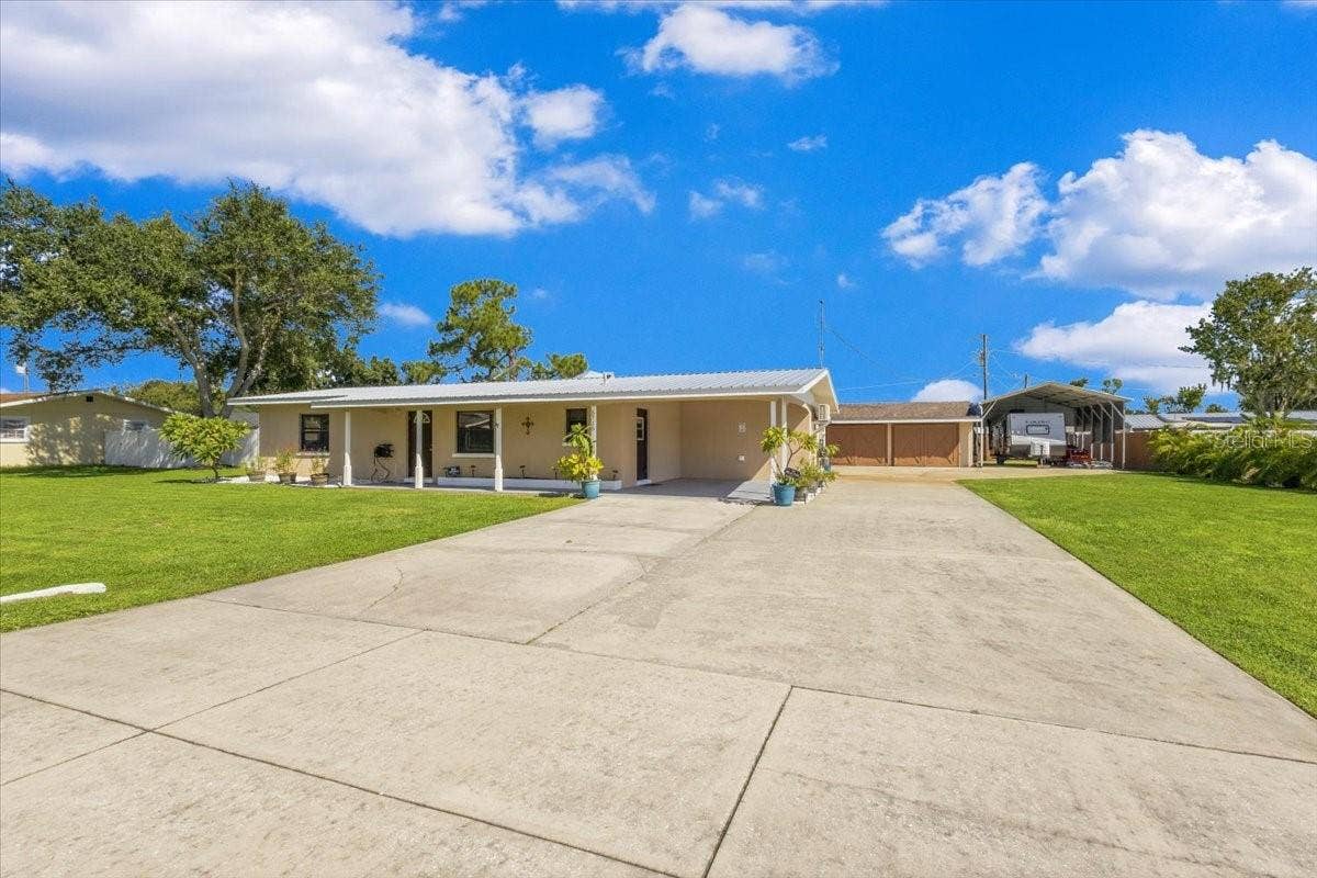5715 29TH AVENUE DRIVE E, Bradenton, FL 34208 5715 29TH AVENUE DRIVE E, Bradenton, FL 34208