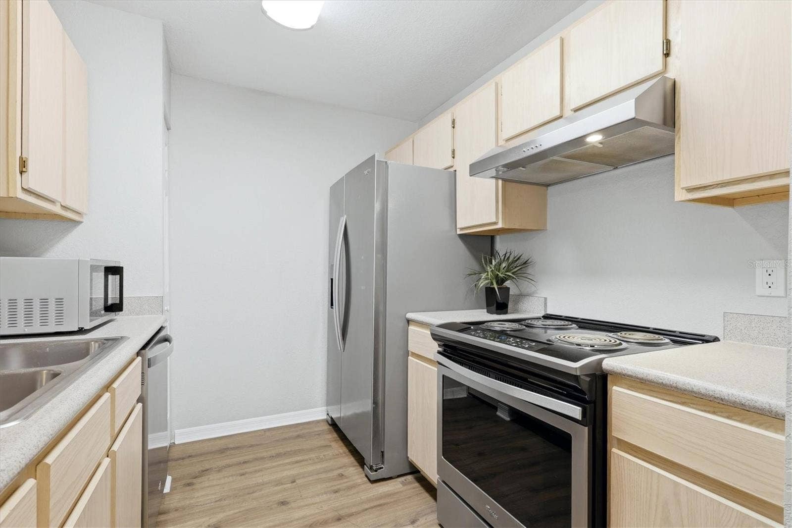 8926 MANOR LOOP, #103, Bradenton, FL 34202 Kitchen Stainless Steel Appliances