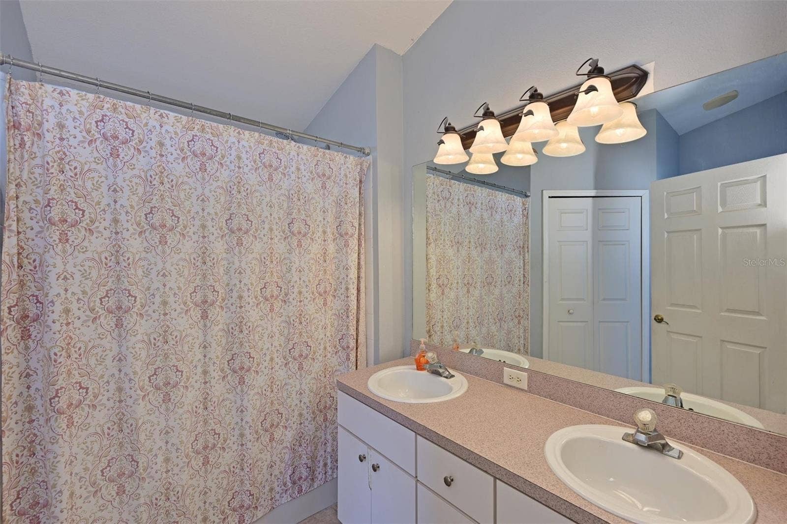 7112 49TH PL E, Palmetto, FL 34221 Primary bath