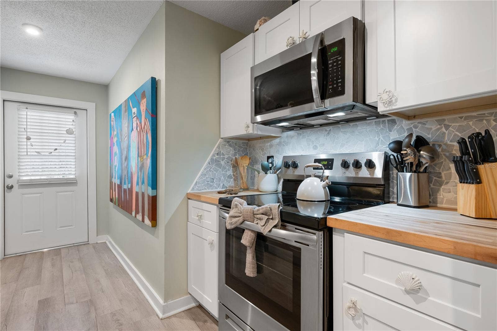 3476 WINTON AVENUE, Sarasota, FL 34234 Cottage 1 kitchen