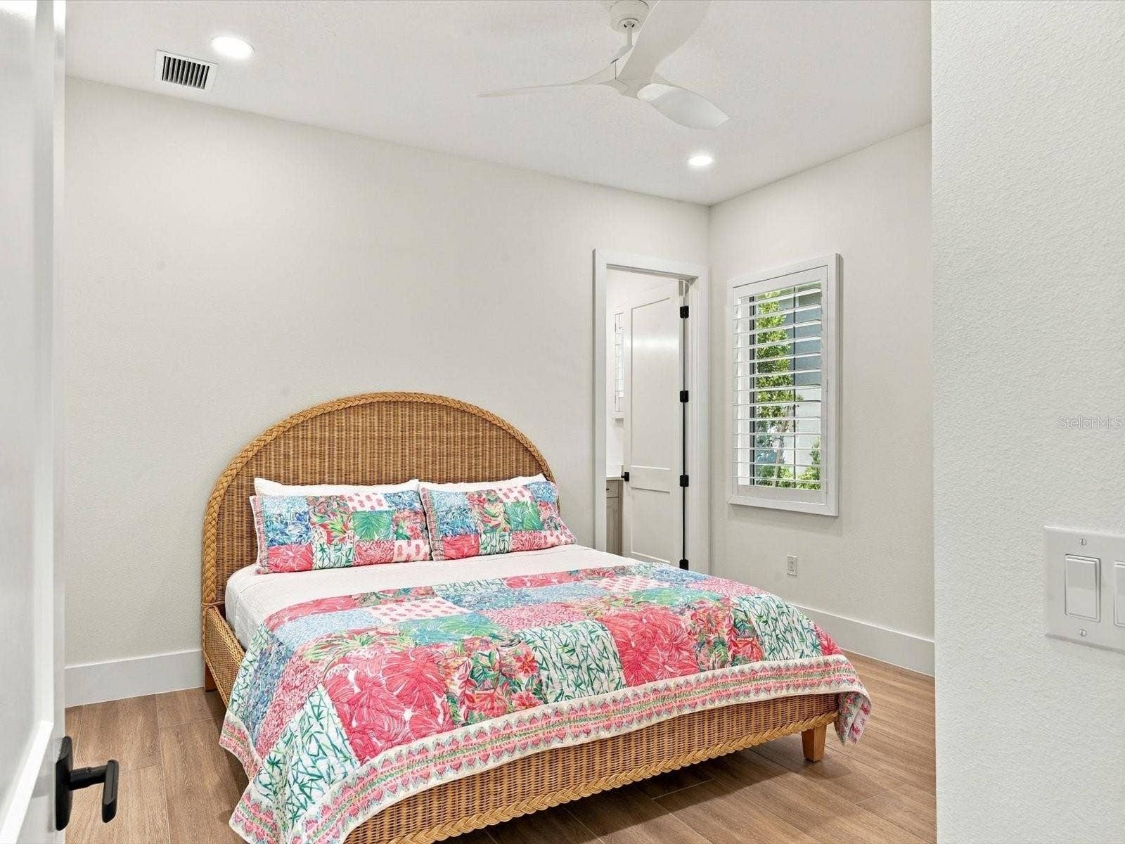 532 BLUE SHELL LOOP, Sarasota, FL 34240 Guest Room 2
