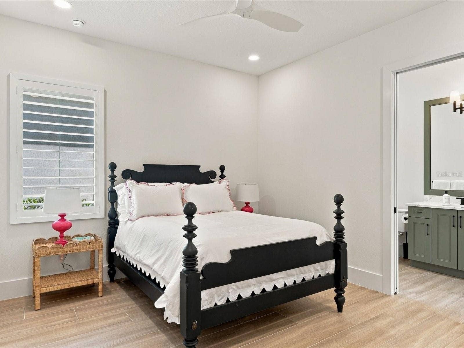 532 BLUE SHELL LOOP, Sarasota, FL 34240 Guest Room 1