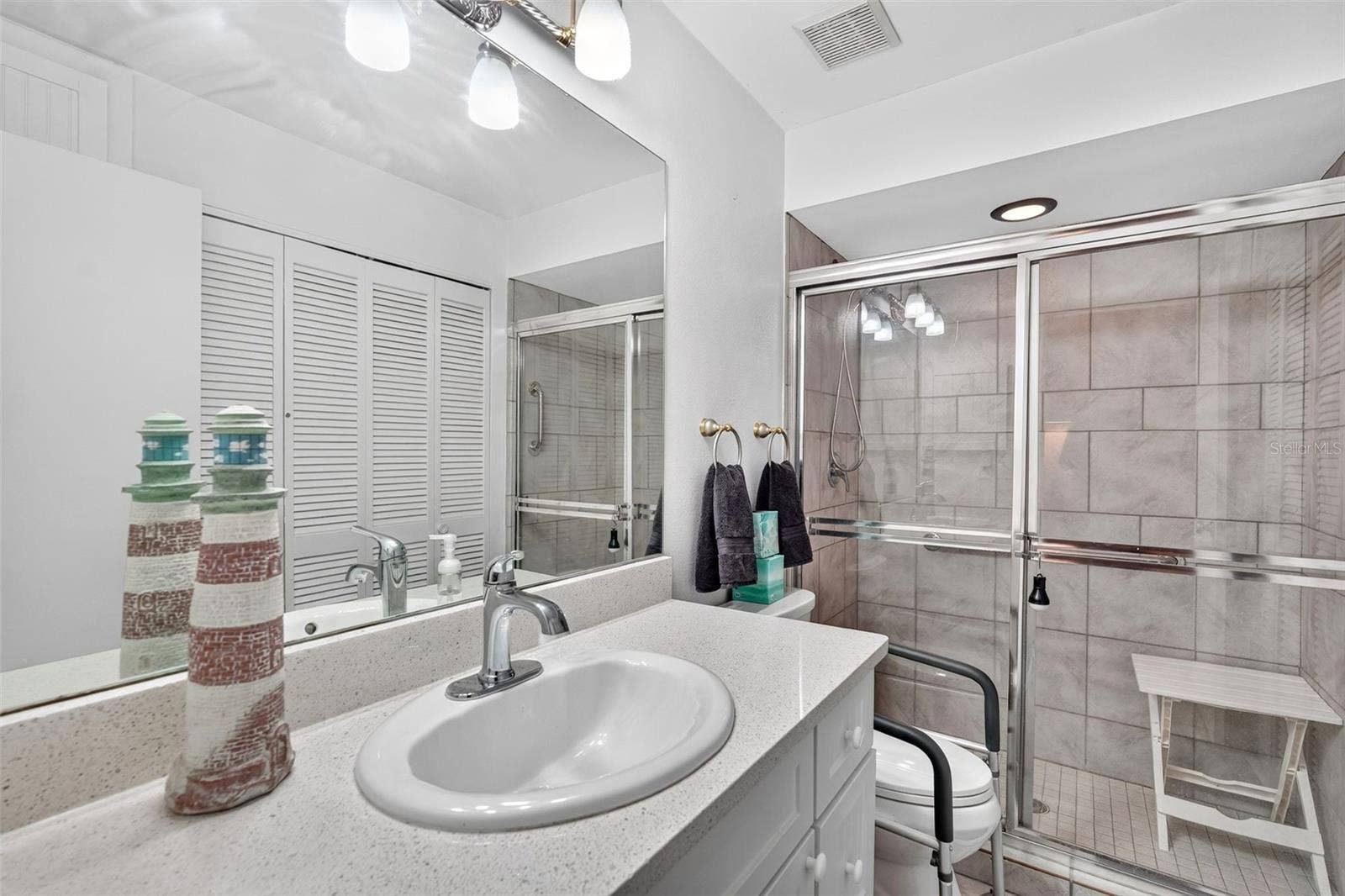 7283 ELEANOR CIRCLE, Sarasota, FL 34243 7283 ELEANOR CIRCLE, Sarasota, FL 34243