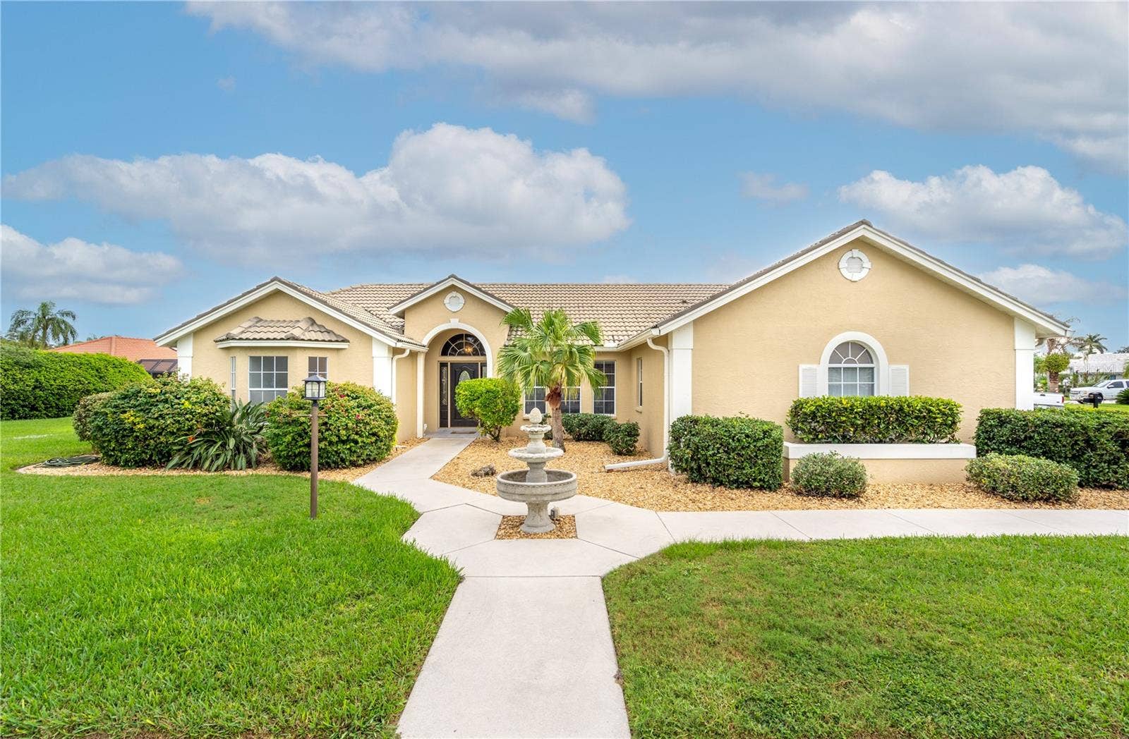 5828 SANDY POINTE DRIVE, Sarasota, FL 34233 5828 SANDY POINTE DRIVE, Sarasota, FL 34233