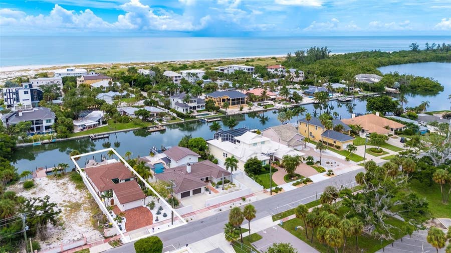 Property photo for 556 N WASHINGTON DRIVE, Sarasota, FL