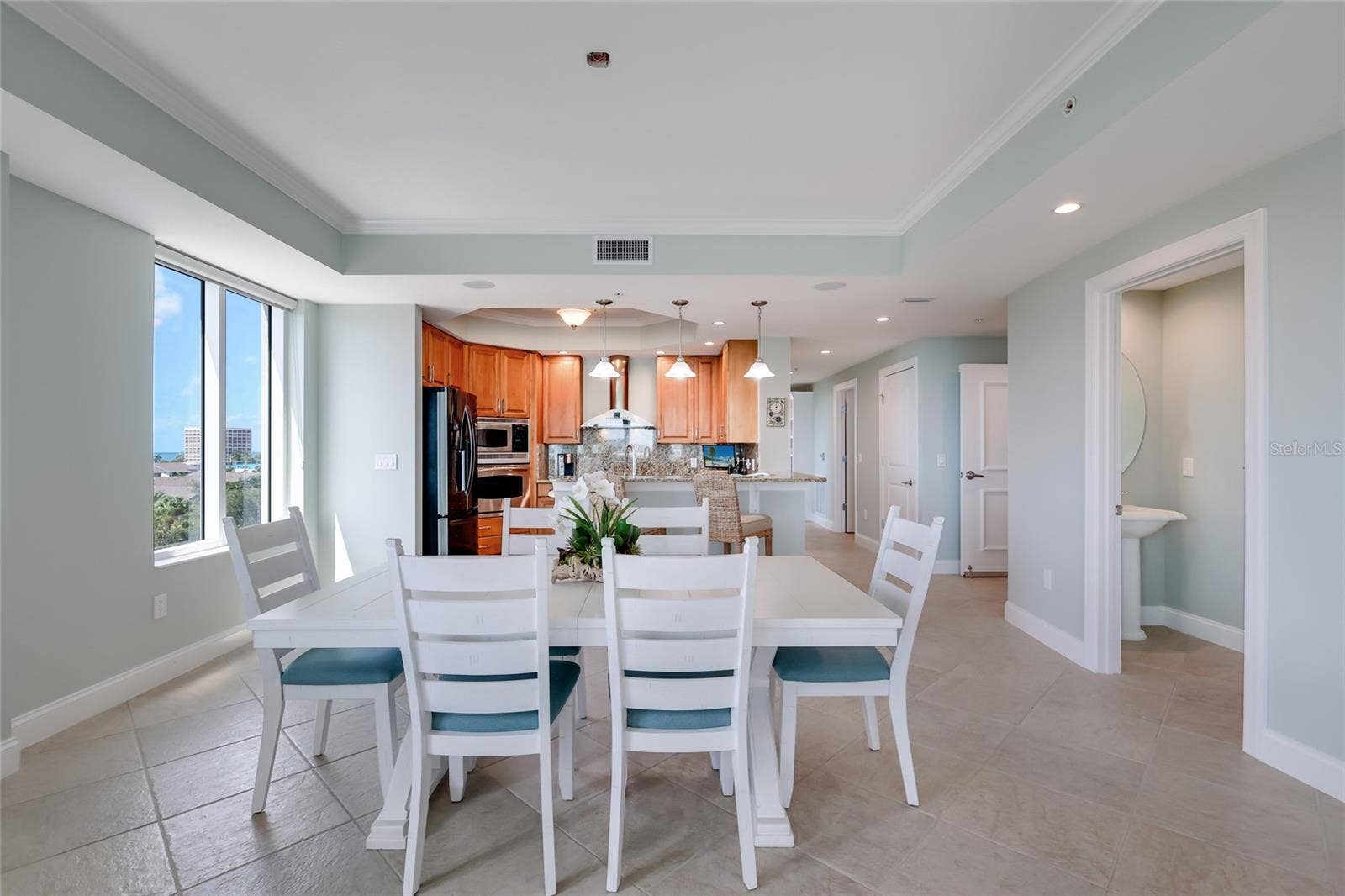 Spacious Dining area