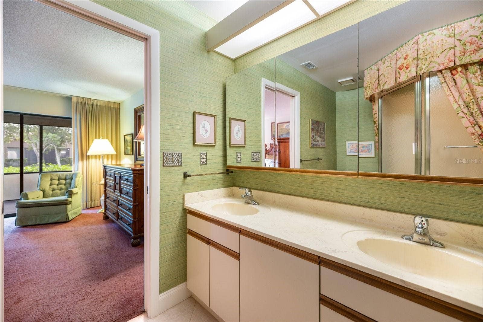 462 OAK HILL CIRCLE, #5, Sarasota, FL 34232 462 OAK HILL CIRCLE, #5, Sarasota, FL 34232