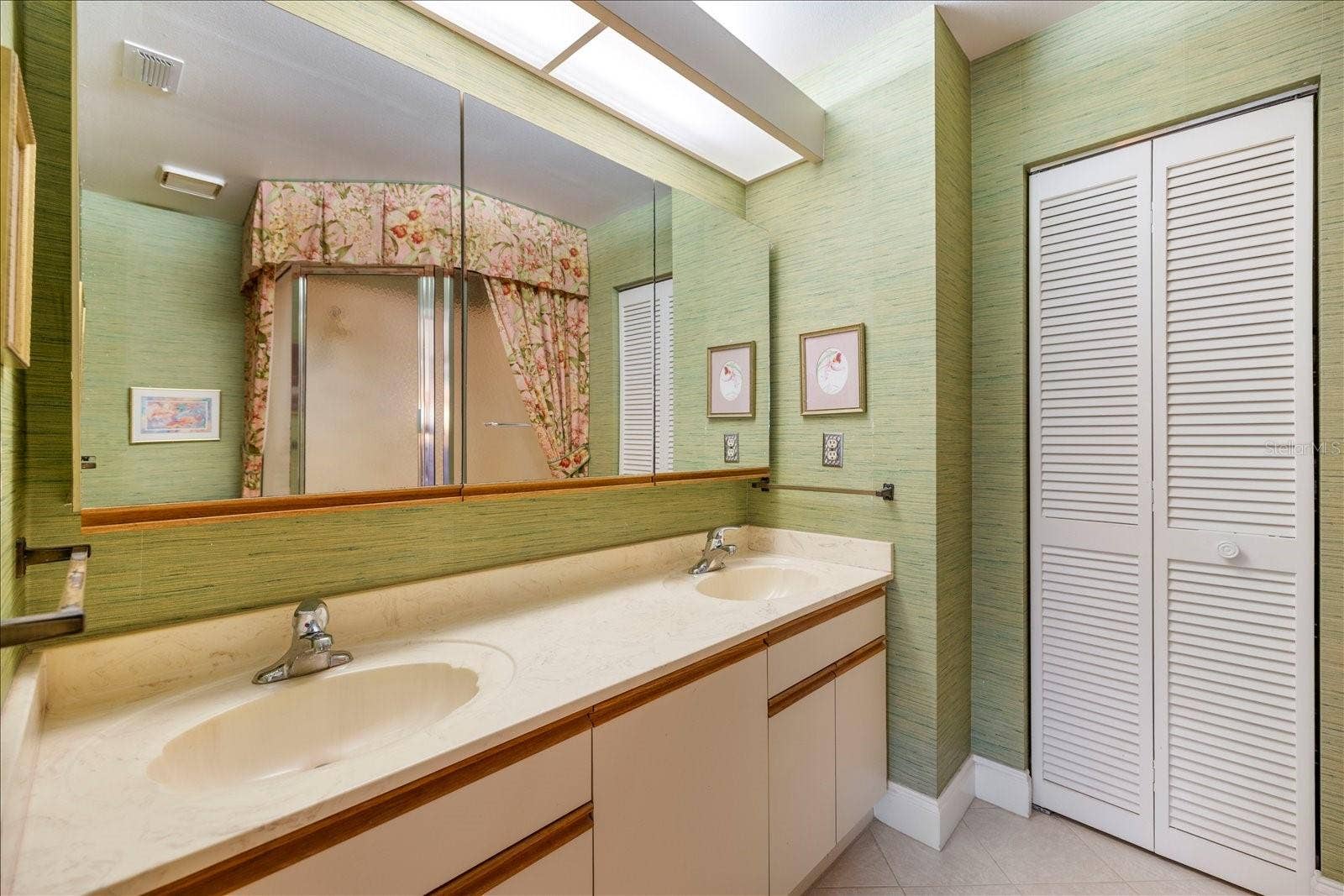 462 OAK HILL CIRCLE, #5, Sarasota, FL 34232 462 OAK HILL CIRCLE, #5, Sarasota, FL 34232