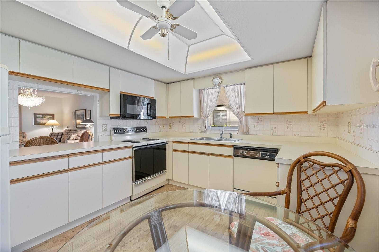 462 OAK HILL CIRCLE, #5, Sarasota, FL 34232 462 OAK HILL CIRCLE, #5, Sarasota, FL 34232