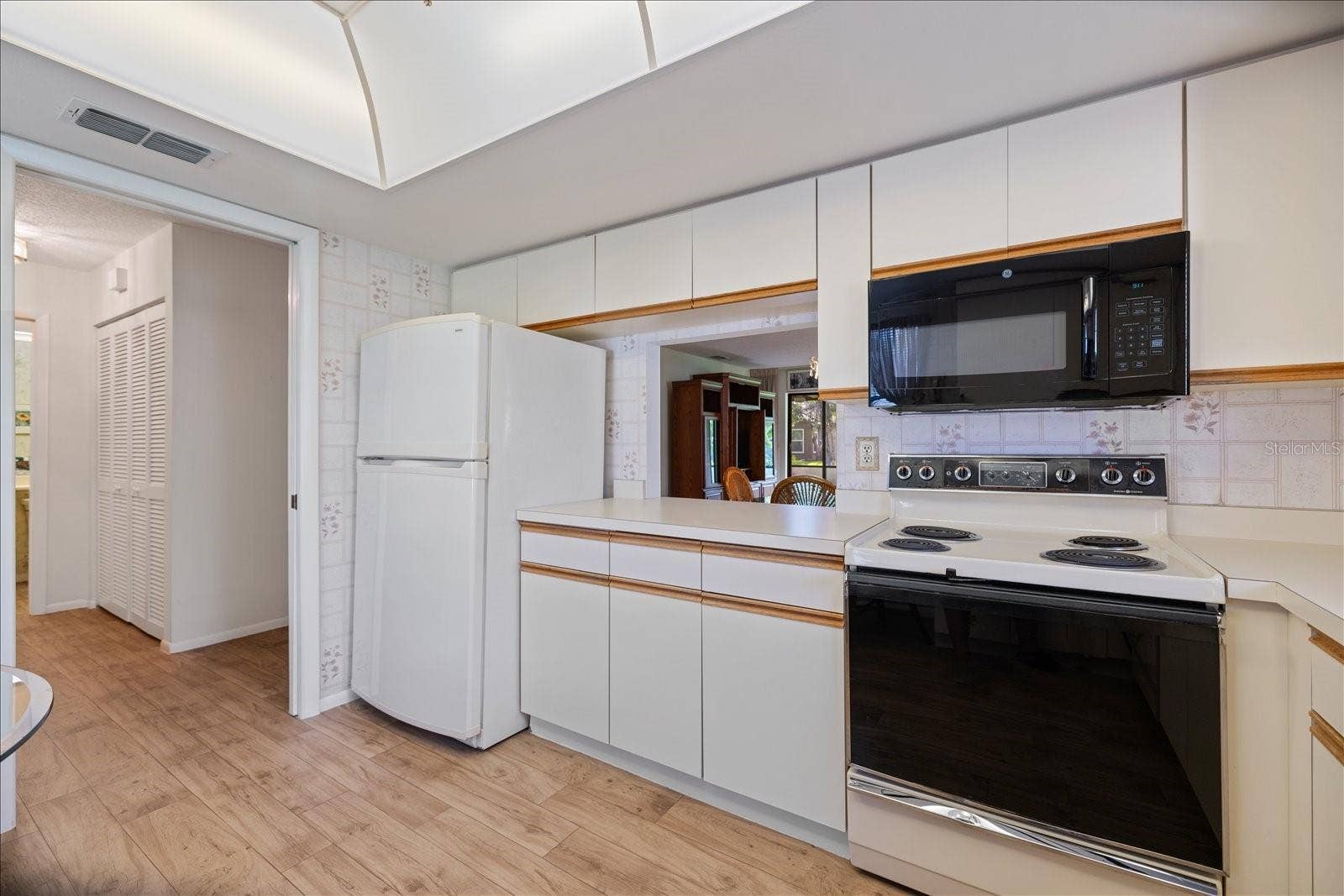 462 OAK HILL CIRCLE, #5, Sarasota, FL 34232 462 OAK HILL CIRCLE, #5, Sarasota, FL 34232