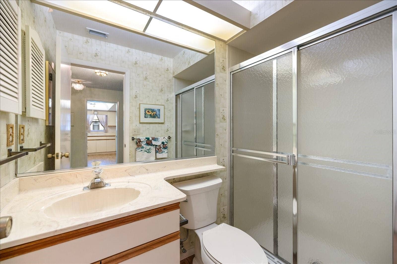 462 OAK HILL CIRCLE, #5, Sarasota, FL 34232 462 OAK HILL CIRCLE, #5, Sarasota, FL 34232